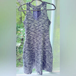 MPG Women’s Athletic Dress S Racerback tank with pockets and padded bra, Lilac